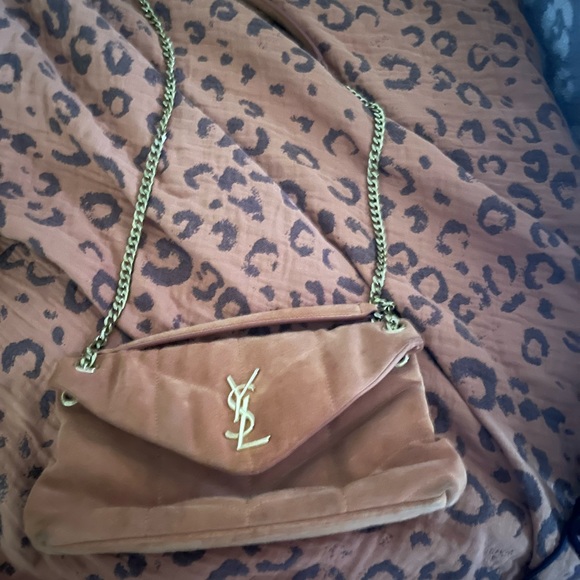 Crossbody handbag. - Picture 2 of 4